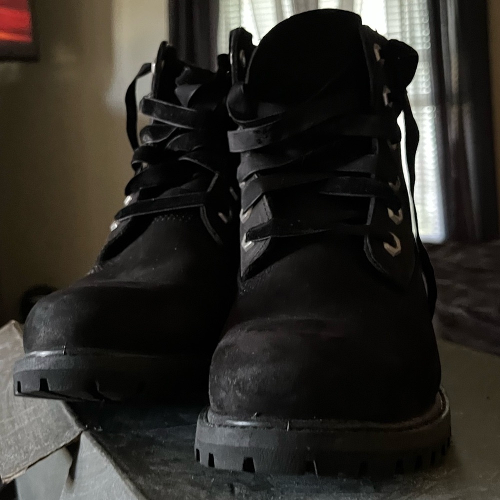 Like New Women’s Waterproof Timberlands🖤